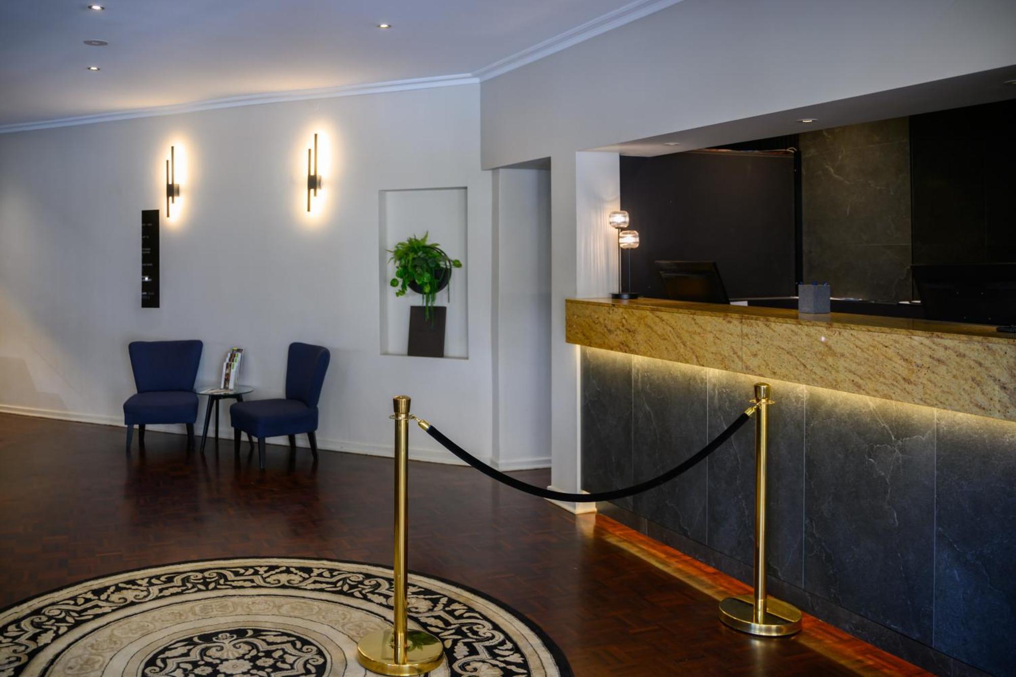 Crest On Barkly Hotel — Photos 1